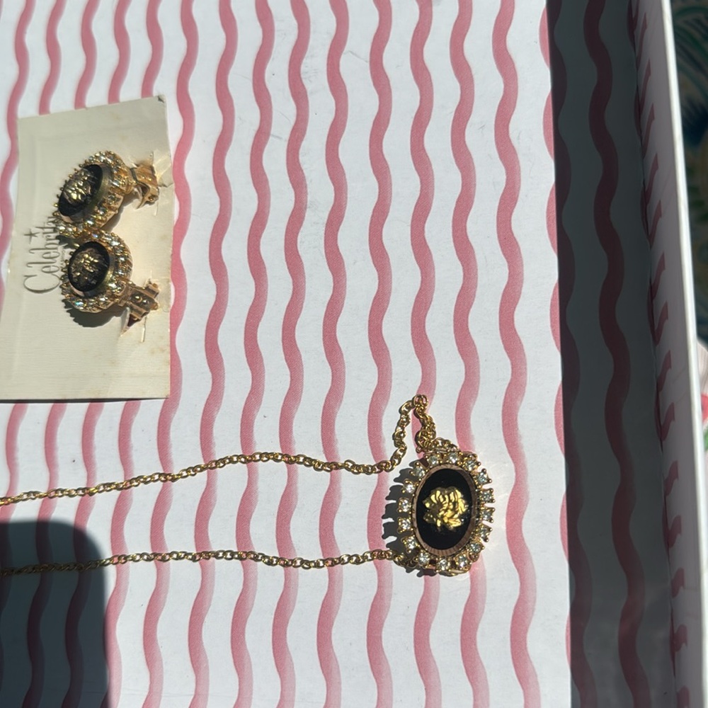 Vintage Signed Celebrity Gold Tone RosE Black Glass Necklace and Earrings